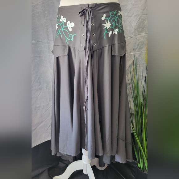 Women's skirt - Picture 1 of 7